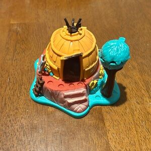 Disney's Pocahontas Polly pocket Powhatan Home playset